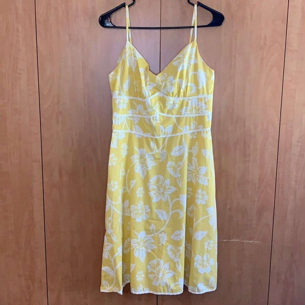 Speechless 11 yellow and white floral print tropical dress. Spaghetti straps.